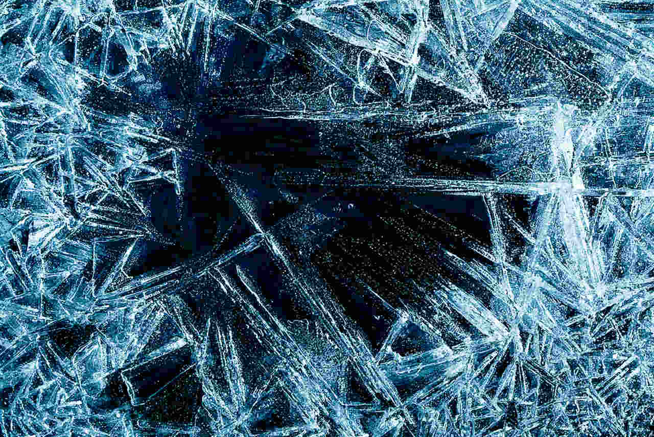 kristal parçalarının mikroskop altındaki görüntüleri
