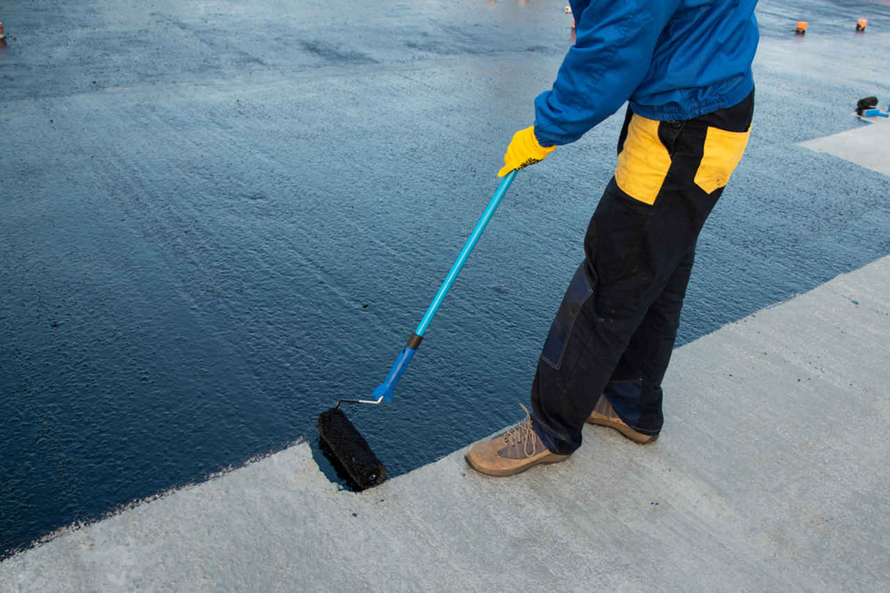 worker applying insulation 