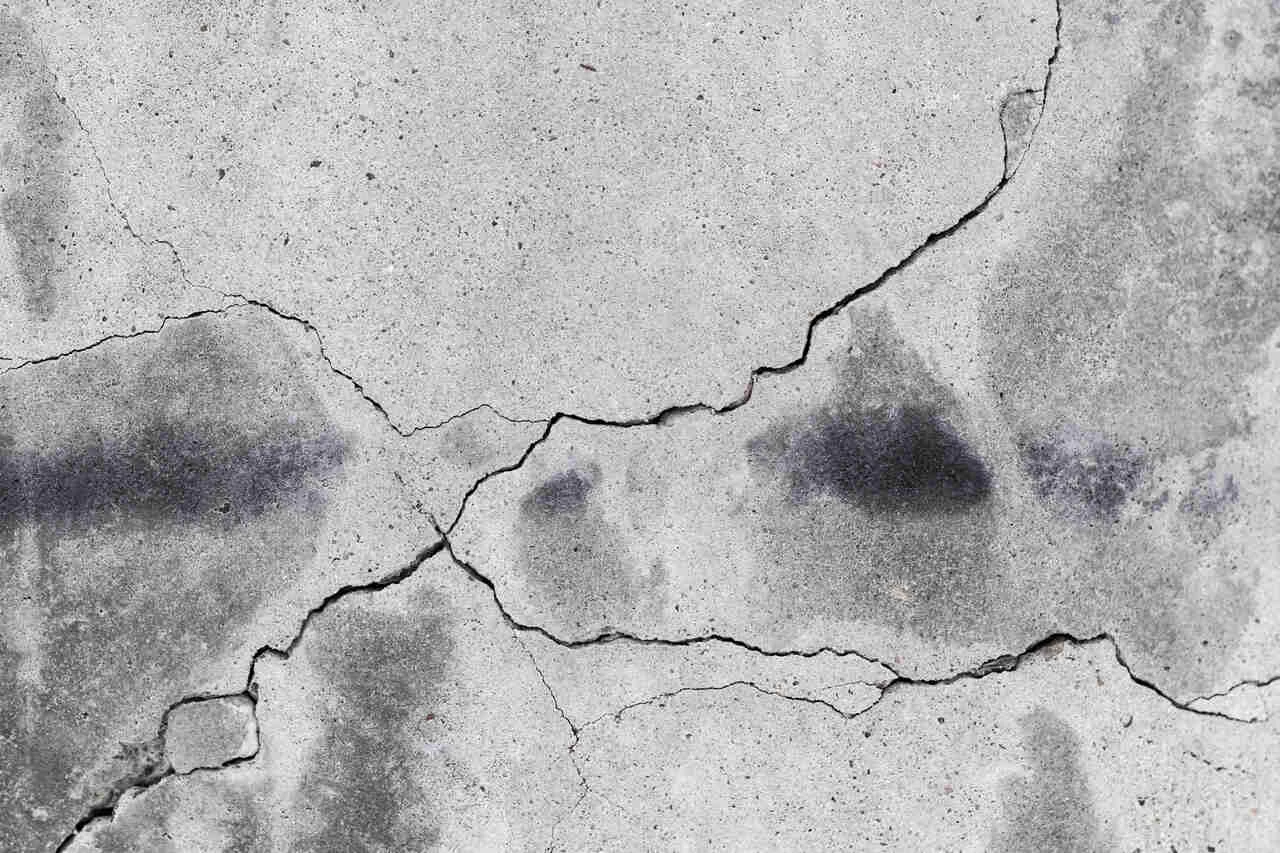 What Is Shrinkage? How Do Shrinkage Cracks Form in Concrete?