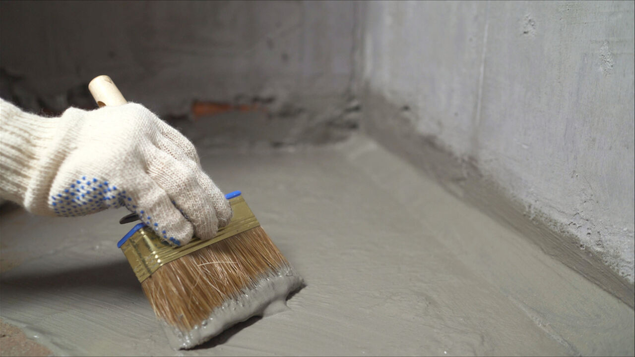 waterproofing appliance to the floor with brush